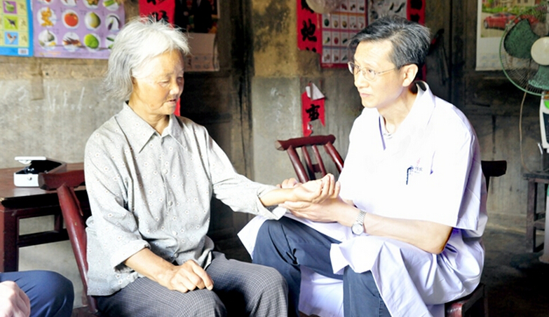 湖北省中醫(yī)院深入十堰市竹山縣寶豐鎮(zhèn)開展精準扶貧結對幫扶工作