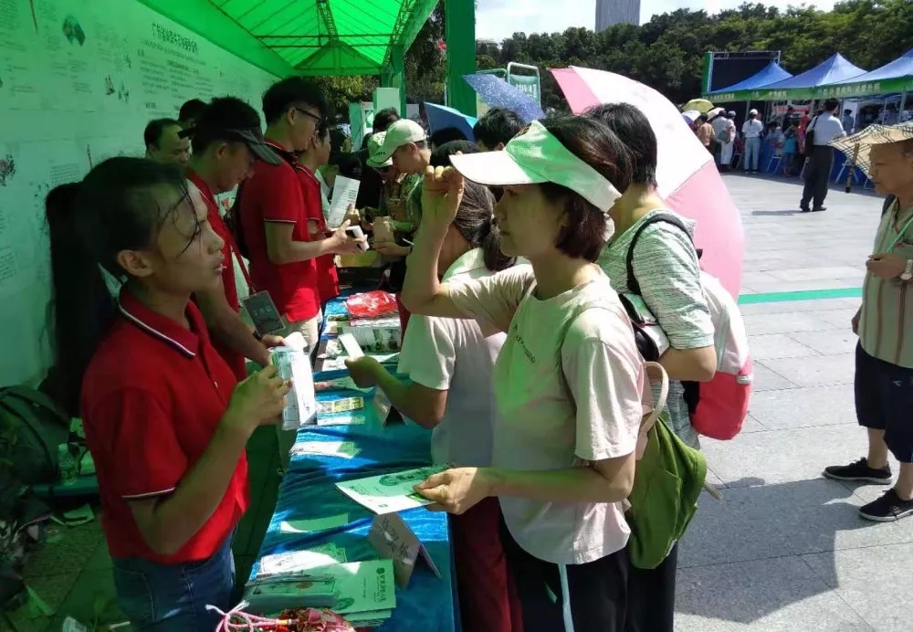 面對(duì)各種中醫(yī)藥知識(shí)提問(wèn)，市民踴躍作答